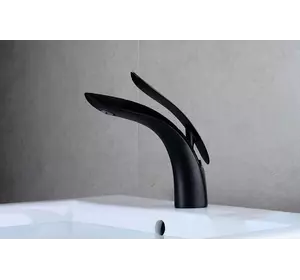 Змішувач дизайнерський для раковини, одноважільний вигнутий кран горизонтальний монтаж WanFan Чорний